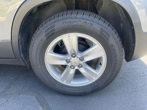 Used 2019 Chevrolet Trax LT w/ LT Convenience Package FWD image 11