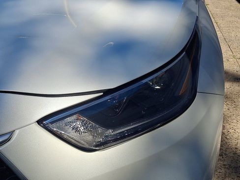 Used 2021 Toyota Highlander XLE AWD/4WD image 9