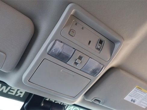 Certified 2024 Nissan Titan SV w/ SV Convenience Package image 18