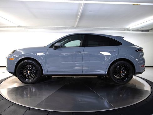 New 2026 Porsche Cayenne E-Hybrid Coupe AWD/4WD image 2