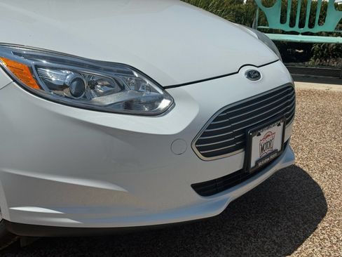 Used 2017 Ford Focus Electric Hatchback FWD image 2