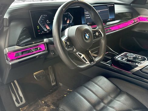 Used 2024 BMW 740i image 9