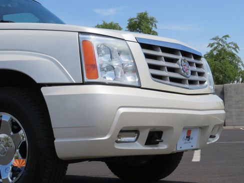 Used 2004 Cadillac Escalade EXT AWD/4WD image 38
