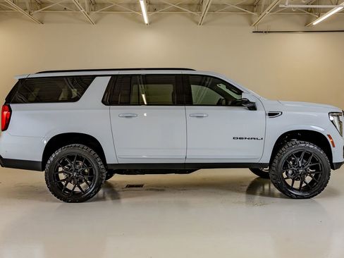 Used 2026 GMC Yukon XL Denali w/ LPO, Floor Liner Package image 11