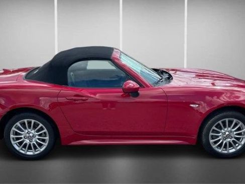 Used 2018 FIAT 124 Spider Classica w/ Technology & Siriusxm Group RWD image 3