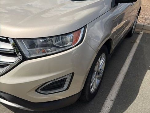 Used 2018 Ford Edge Titanium w/ Technology Package AWD/4WD image 2