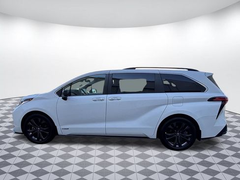 Used 2021 Toyota Sienna XSE FWD image 4