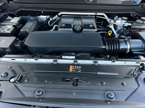 Used 2023 Chevrolet Colorado Trail Boss AWD/4WD image 23