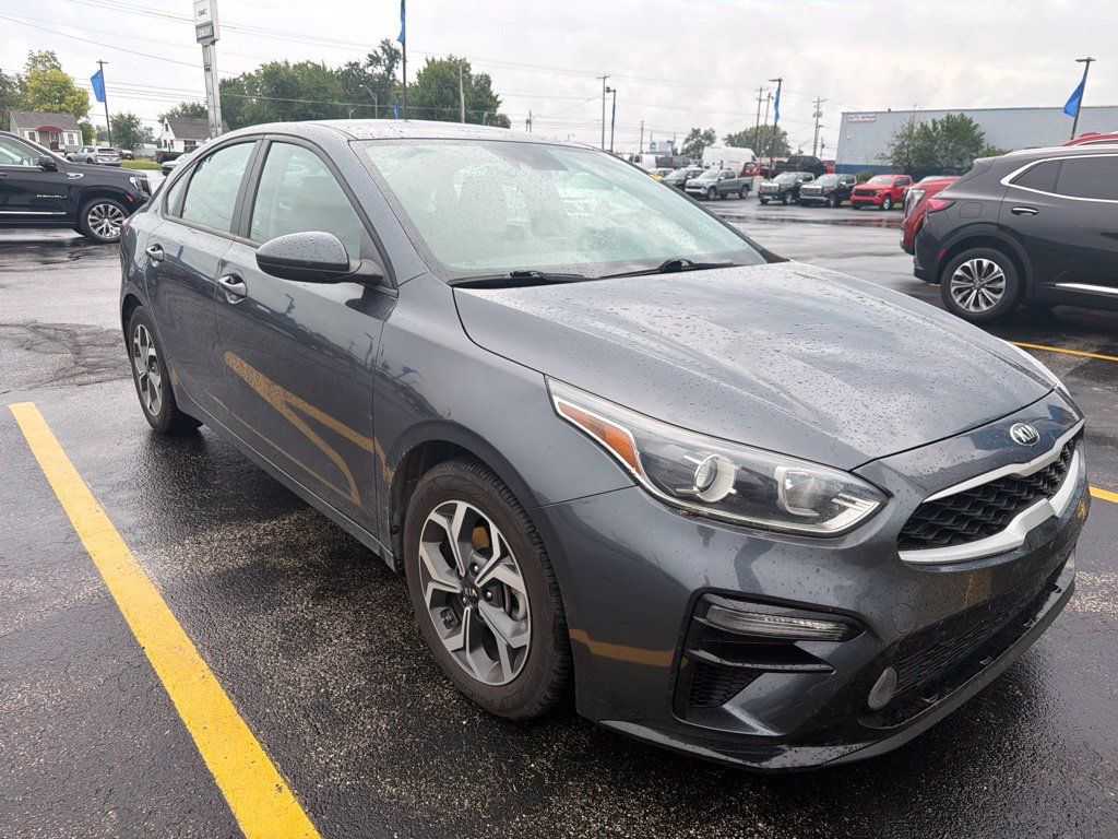 Used 2020 Kia Forte LXS FWD image 2
