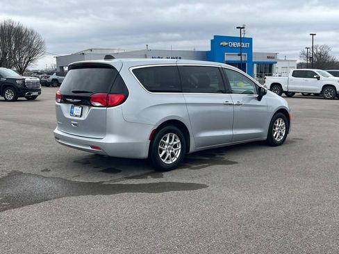Used 2023 Chrysler Voyager LX FWD image 5