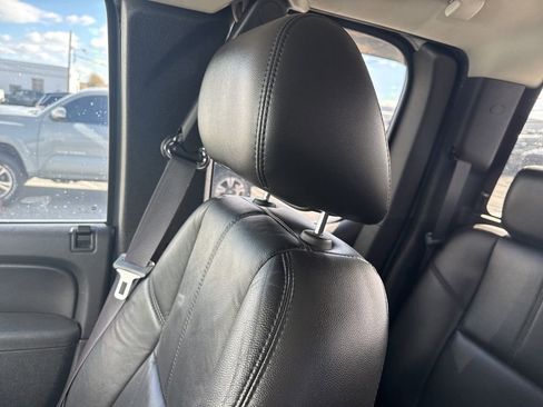 Used 2011 GMC Sierra 1500 SLT w/ Suspension Package, Off-Road image 17