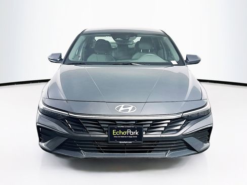 Used 2024 Hyundai Elantra SEL image 2