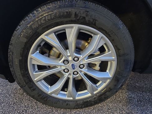 Used 2023 Ford Explorer XLT w/ Equipment Group 202A image 10