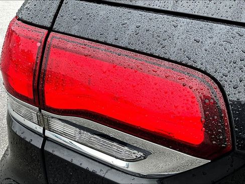 Used 2022 Jeep Grand Cherokee Limited image 30