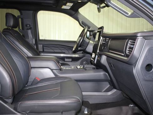 Used 2023 Ford Expedition Platinum RWD image 27