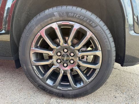 Used 2023 GMC Acadia Denali w/ Black Diamond Edition AWD/4WD image 10