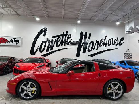 Used 2007 Chevrolet Corvette Coupe w/ Preferred Equipment Group RWD image 2