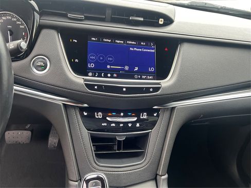 Used 2021 Cadillac XT5 Premium Luxury image 14
