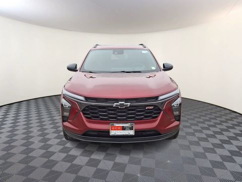 Used 2024 Chevrolet Trax RS w/ Sunroof Package FWD image 3