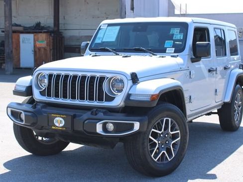 Used 2024 Jeep Wrangler Unlimited Sahara AWD/4WD image 9