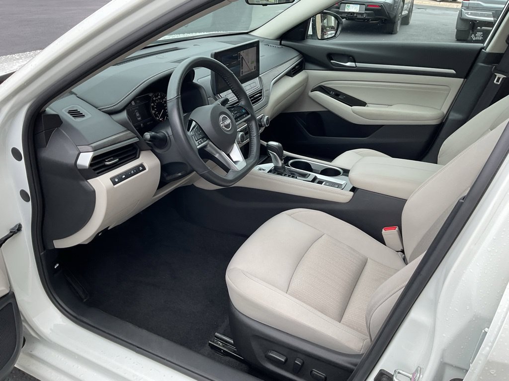 Used 2023 Nissan Altima 2.5 SV w/ SV Premium Package AWD/4WD image 11