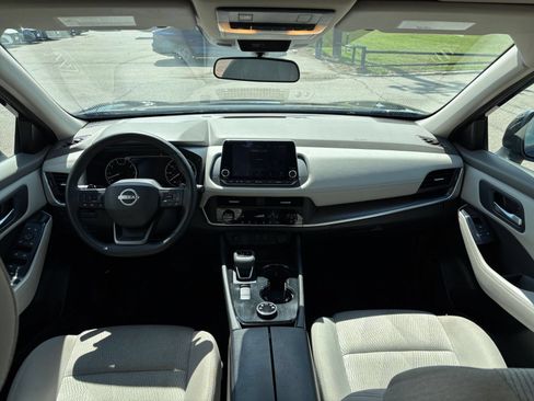Used 2025 Nissan Rogue SV AWD/4WD image 30