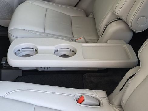 Used 2015 Toyota Highlander XLE FWD image 11