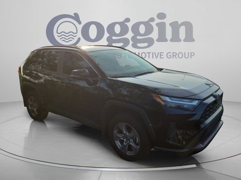 Used 2025 Toyota RAV4 XLE w/ Convenience Package FWD image 9