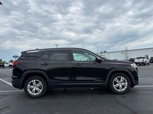 Used 2022 GMC Terrain SLE FWD image 4