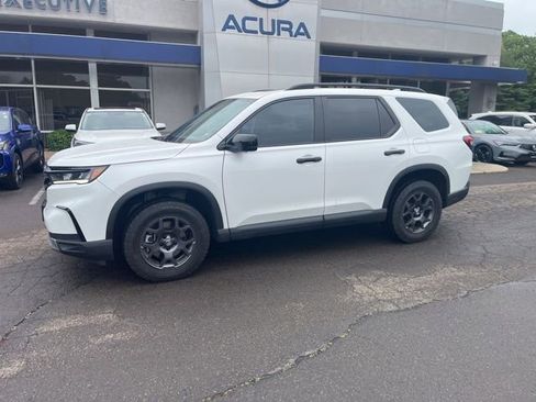 Used 2025 Honda Pilot TrailSport image 43