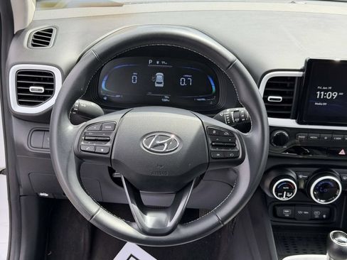 Certified 2023 Hyundai Venue Limited FWD image 15