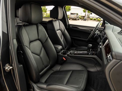 Certified 2024 Porsche Macan AWD/4WD image 45
