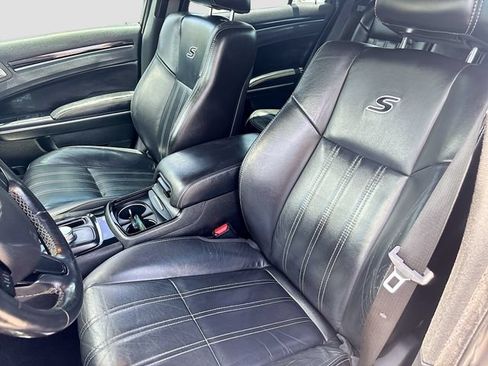Used 2018 Chrysler 300 S AWD/4WD image 21