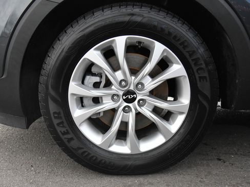 Used 2022 Kia Telluride LX image 12