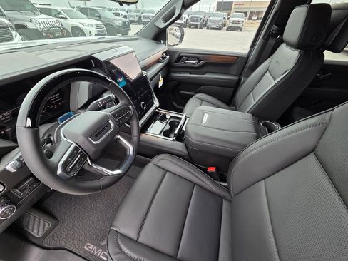 New 2026 GMC Yukon XL Denali w/ Denali Reserve Package image 10