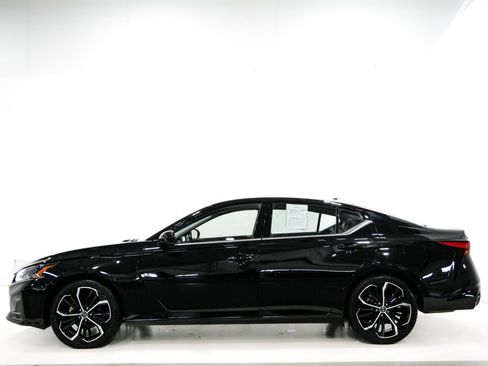Used 2024 Nissan Altima 2.5 SR FWD image 5