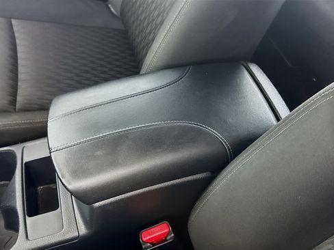 Used 2017 Nissan Rogue S FWD image 18