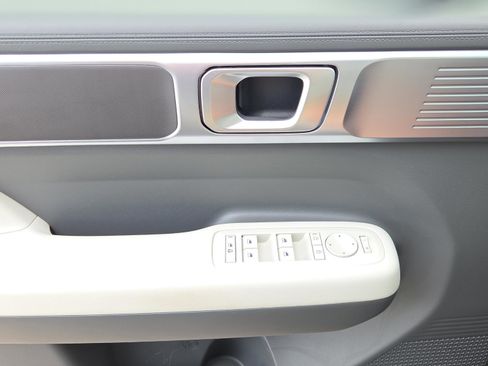 Used 2025 Hyundai Santa Fe SE FWD image 19