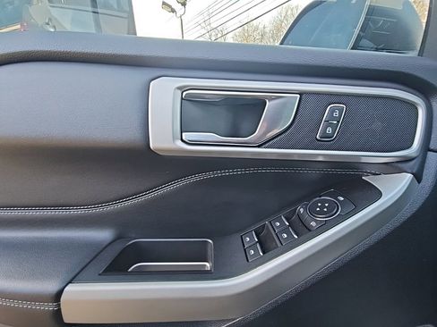 Used 2022 Ford Explorer XLT w/ Equipment Group 202A image 11