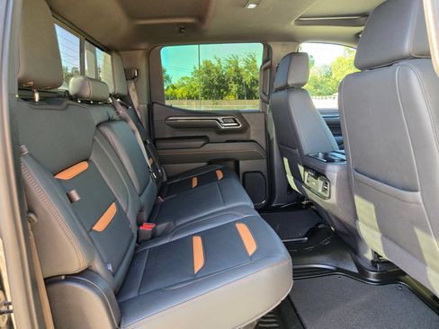 Used 2024 GMC Sierra 1500 AT4 w/ Technology Package AWD/4WD image 25