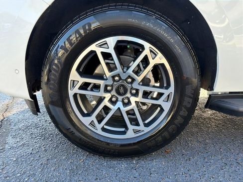 Used 2025 Ford Expedition Active image 29