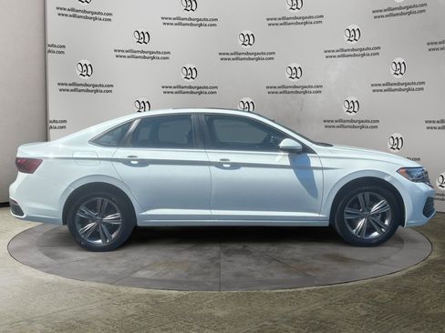 Used 2024 Volkswagen Jetta SE FWD image 6