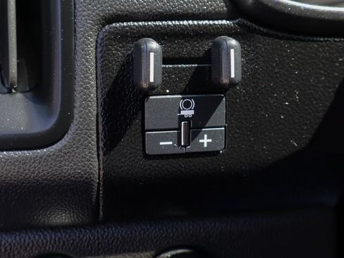 Used 2020 Chevrolet Colorado ZR2 AWD/4WD image 23