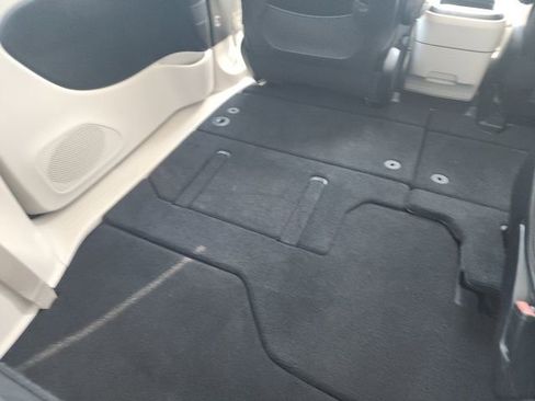 Used 2023 Chrysler Pacifica Touring-L image 15