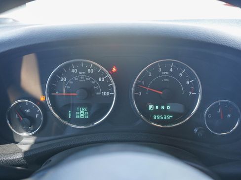 Used 2017 Jeep Wrangler Unlimited Sahara w/ Connectivity Group AWD/4WD image 22
