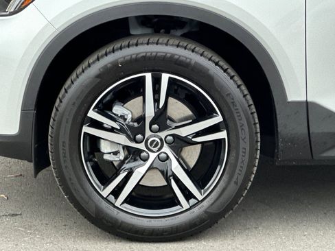 New 2026 Volvo XC40 B4 Core w/ Climate Package FWD image 11