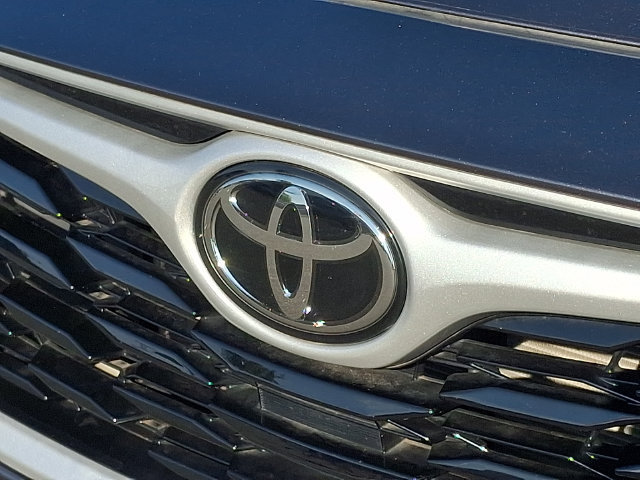 Used 2023 Toyota Highlander XLE AWD/4WD image 29