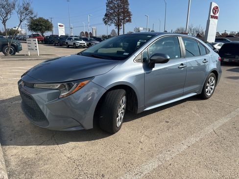 Used 2022 Toyota Corolla LE image 1