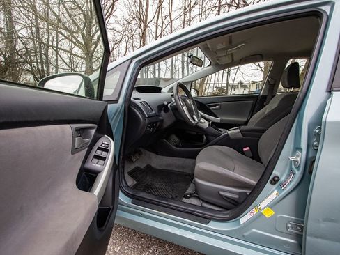 Used 2013 Toyota Prius Plug-In Hybrid image 8