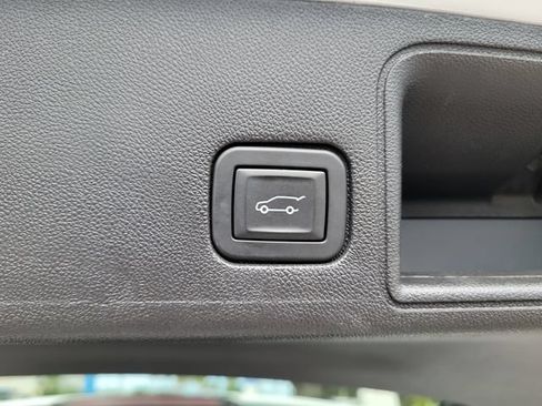 Certified 2024 GMC Terrain SLT FWD image 14